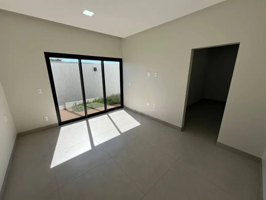 Casa com 3 quartos à venda, 300m2 em Anapolis - GO - imagem 8 Foto 8 de Casa com 3 quartos à venda, 300m2 em Anapolis - GO