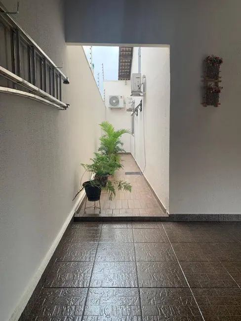 Foto 2 de Casa com 3 quartos à venda, 300m2 em Jibran El Hadj, Anapolis - GO