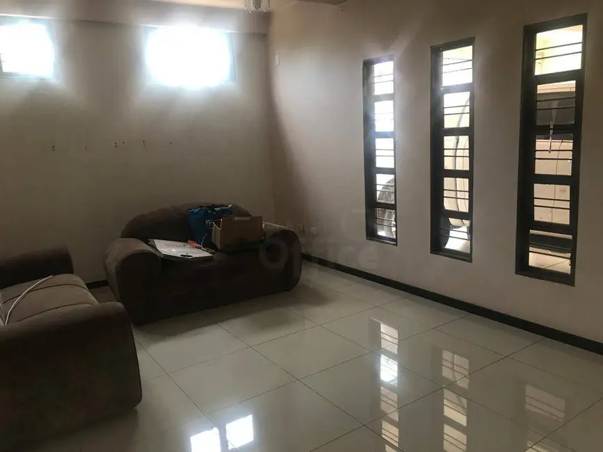 Casa com 3 quartos à venda, 200m2 em Setor Central, Anapolis - GO - imagem 4 Foto 4 de Casa com 3 quartos à venda, 200m2 em Setor Central, Anapolis - GO