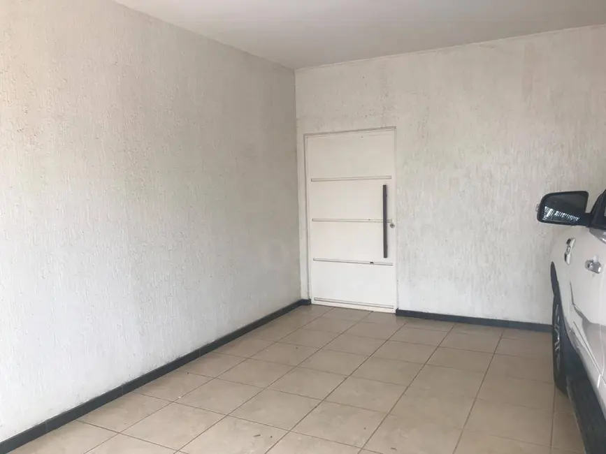 Casa com 3 quartos à venda, 200m2 em Setor Central, Anapolis - GO - imagem 3 Foto 3 de Casa com 3 quartos à venda, 200m2 em Setor Central, Anapolis - GO