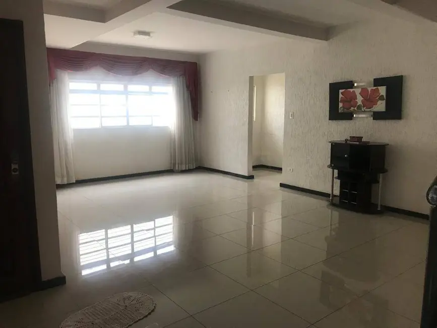 Casa com 3 quartos à venda, 200m2 em Setor Central, Anapolis - GO - imagem 5 Foto 5 de Casa com 3 quartos à venda, 200m2 em Setor Central, Anapolis - GO