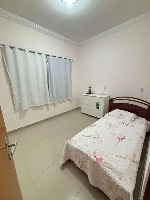Casa com 3 quartos à venda, 360m2 em Bandeiras, Anapolis - GO - imagem 9 Foto 9 de Casa com 3 quartos à venda, 360m2 em Bandeiras, Anapolis - GO