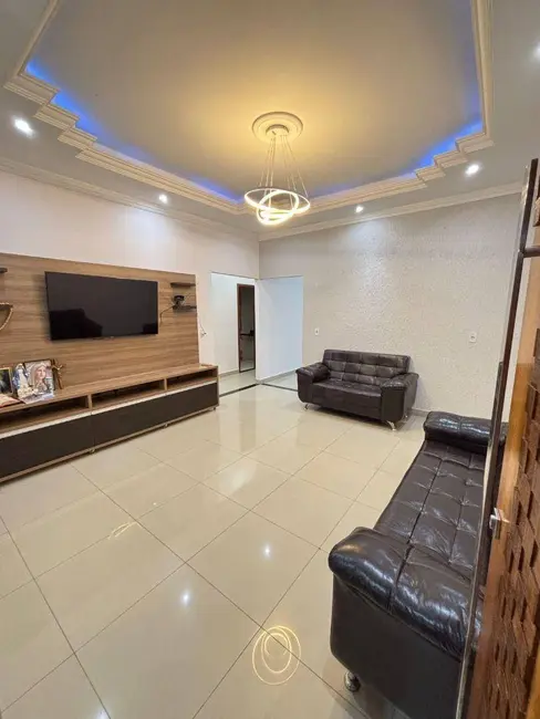 Foto 2 de Casa com 3 quartos à venda, 360m2 em Bandeiras, Anapolis - GO