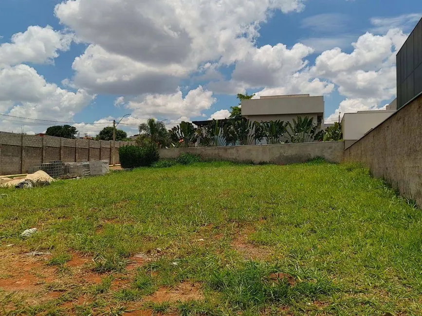 Foto 1 de Terreno / Lote à venda, 482m2 em Condomínio Residencial Grand Trianon, Anapolis - GO