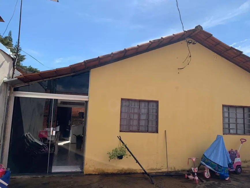 Foto 2 de Casa com 2 quartos à venda, 200m2 em Residencial Gabriela, Anapolis - GO