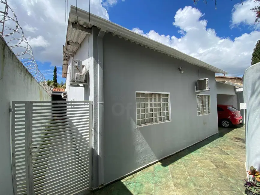 Foto 2 de Casa com 4 quartos à venda, 400m2 em Anapolis - GO