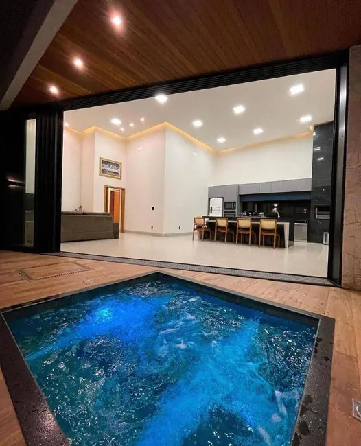 Foto 1 de Casa de Condomínio com 3 quartos à venda, 360m2 em Anapolis - GO