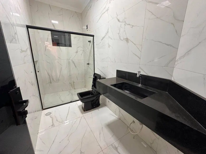 Casa com 3 quartos à venda, 300m2 em Parque Brasília, Anapolis - GO - imagem 9 Foto 9 de Casa com 3 quartos à venda, 300m2 em Parque Brasília, Anapolis - GO