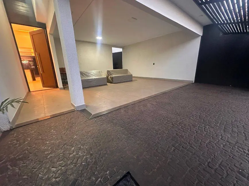 Casa com 3 quartos à venda, 300m2 em Parque Brasília, Anapolis - GO - imagem 3 Foto 3 de Casa com 3 quartos à venda, 300m2 em Parque Brasília, Anapolis - GO