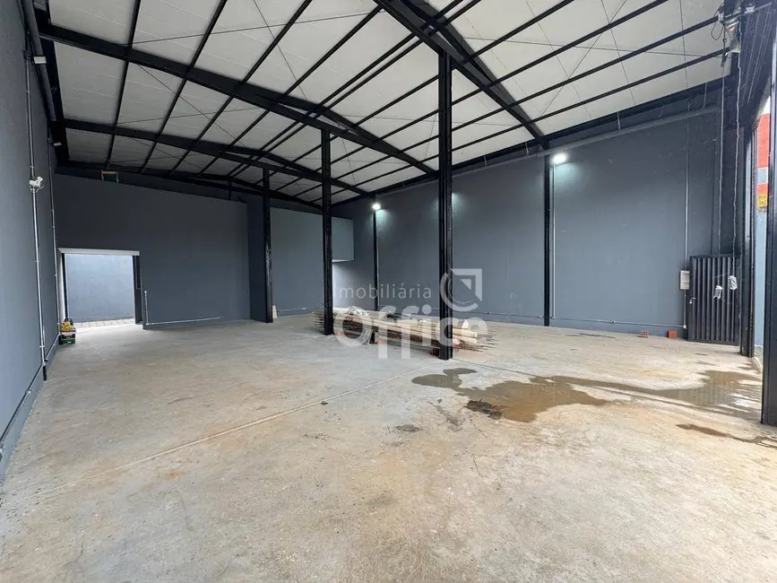 Foto 4 de Armazém / Galpão à venda, 300m2 em Residencial Flor do Cerrado, Anapolis - GO