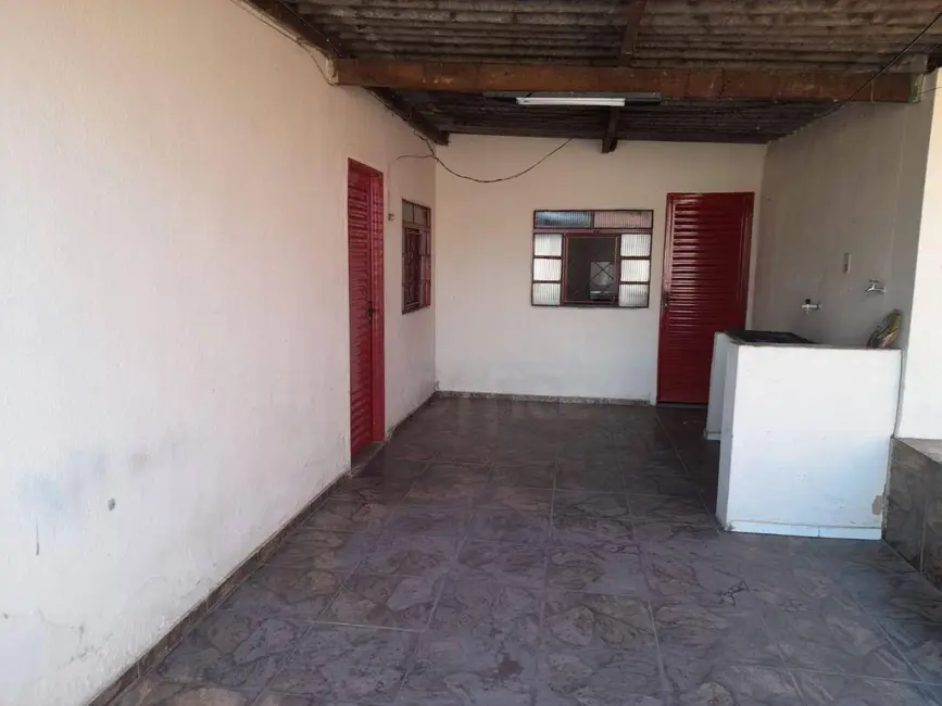 Casa com 2 quartos à venda, 224m2 em Calixtolândia, Anapolis - GO - imagem 4 Foto 4 de Casa com 2 quartos à venda, 224m2 em Calixtolândia, Anapolis - GO