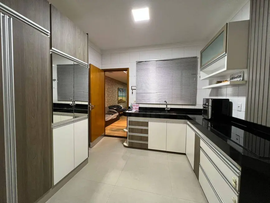 Foto 8 de Casa com 4 quartos à venda, 300m2 em Parque São Jerônimo, Anapolis - GO