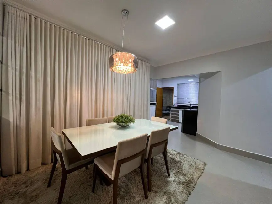 Foto 3 de Casa com 4 quartos à venda, 300m2 em Parque São Jerônimo, Anapolis - GO