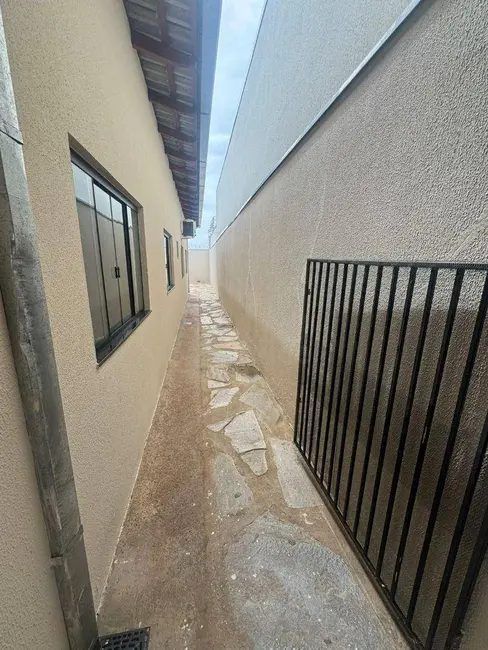 Casa com 3 quartos à venda, 180m2 em Jardim Ibirapuera, Anapolis - GO - imagem 3 Foto 3 de Casa com 3 quartos à venda, 180m2 em Jardim Ibirapuera, Anapolis - GO