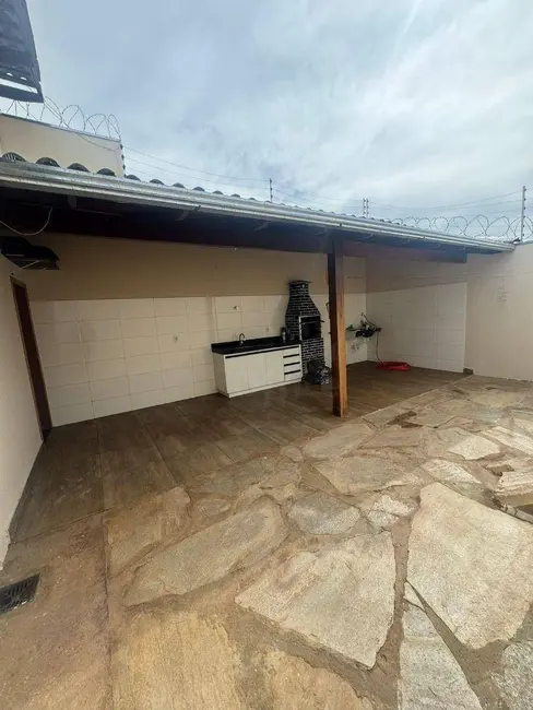 Casa com 3 quartos à venda, 180m2 em Jardim Ibirapuera, Anapolis - GO - imagem 1 Foto 1 de Casa com 3 quartos à venda, 180m2 em Jardim Ibirapuera, Anapolis - GO