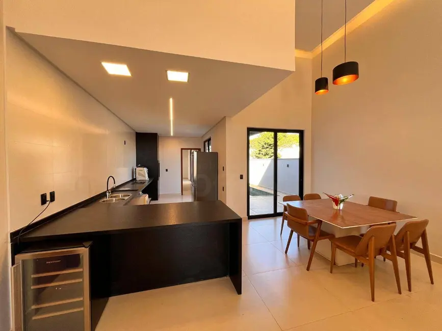 Casa de Condomínio com 3 quartos para alugar, 360m2 em Anapolis - GO - imagem 3 Foto 3 de Casa de Condomínio com 3 quartos para alugar, 360m2 em Anapolis - GO