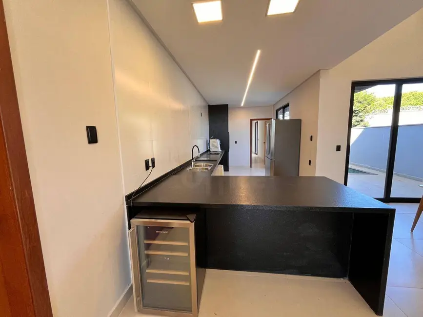 Casa de Condomínio com 3 quartos para alugar, 360m2 em Anapolis - GO - imagem 5 Foto 5 de Casa de Condomínio com 3 quartos para alugar, 360m2 em Anapolis - GO