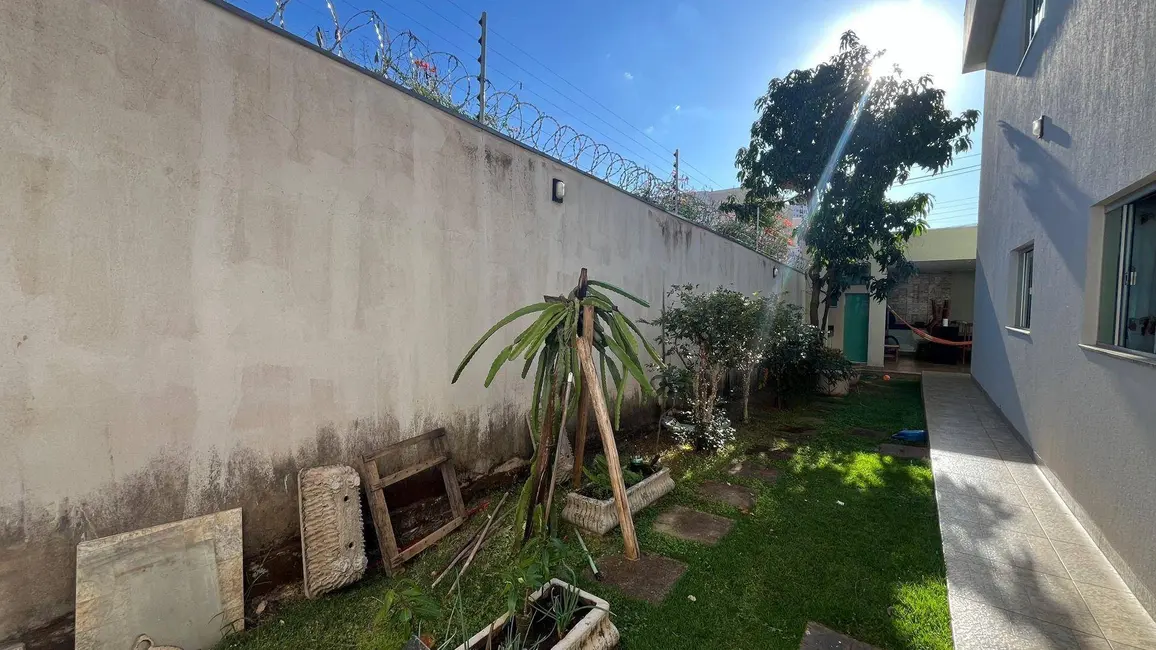 Sobrado com 4 quartos à venda, 280m2 em Maracananzinho, Anapolis - GO - imagem 9 Foto 9 de Sobrado com 4 quartos à venda, 280m2 em Maracananzinho, Anapolis - GO