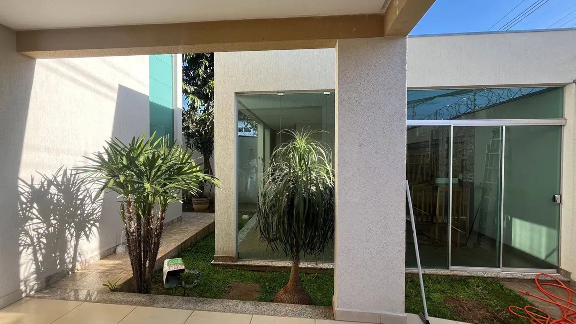 Sobrado com 4 quartos à venda, 280m2 em Maracananzinho, Anapolis - GO - imagem 1 Foto 1 de Sobrado com 4 quartos à venda, 280m2 em Maracananzinho, Anapolis - GO