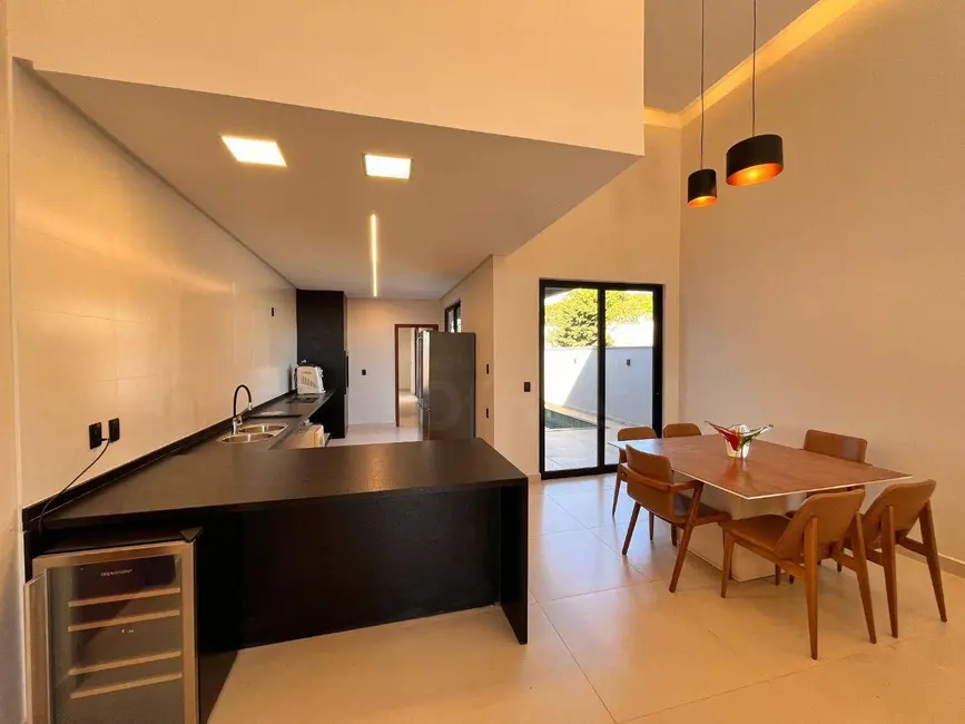 Casa com 3 quartos à venda, 300m2 em Anapolis - GO - imagem 2 Foto 2 de Casa com 3 quartos à venda, 300m2 em Anapolis - GO