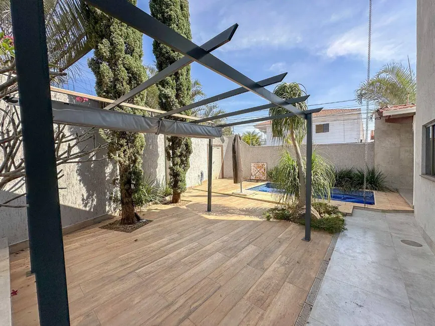 Foto 2 de Casa com 3 quartos à venda, 360m2 em Jardim Ana Paula, Anapolis - GO