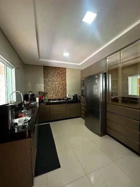 Casa com 3 quartos à venda, 300m2 em São João, Anapolis - GO - imagem 8 Foto 8 de Casa com 3 quartos à venda, 300m2 em São João, Anapolis - GO