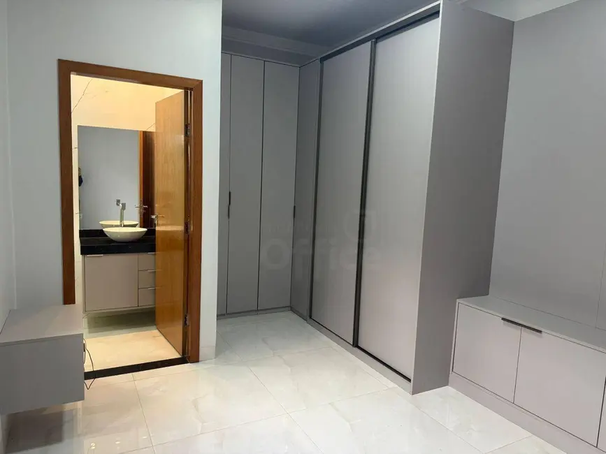 Casa com 3 quartos à venda, 218m2 em Residencial Flor do Cerrado, Anapolis - GO - imagem 4 Foto 4 de Casa com 3 quartos à venda, 218m2 em Residencial Flor do Cerrado, Anapolis - GO