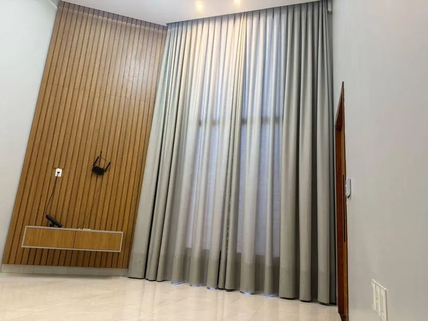 Casa com 3 quartos à venda, 218m2 em Residencial Flor do Cerrado, Anapolis - GO - imagem 2 Foto 2 de Casa com 3 quartos à venda, 218m2 em Residencial Flor do Cerrado, Anapolis - GO