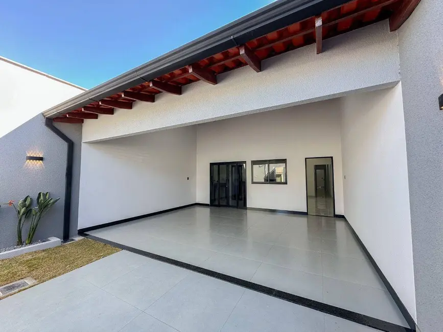 Casa com 3 quartos à venda, 211m2 em Anapolis - GO - imagem 1 Foto 1 de Casa com 3 quartos à venda, 211m2 em Anapolis - GO