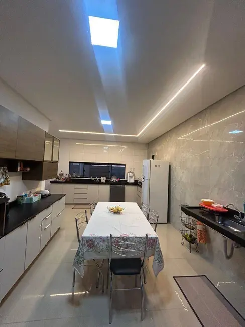 Casa com 3 quartos à venda, 200m2 em Anapolis - GO - imagem 7 Foto 7 de Casa com 3 quartos à venda, 200m2 em Anapolis - GO