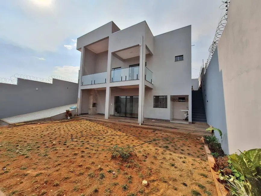 Foto 2 de Sobrado com 3 quartos à venda, 300m2 em Residencial Ana Caroline, Anapolis - GO