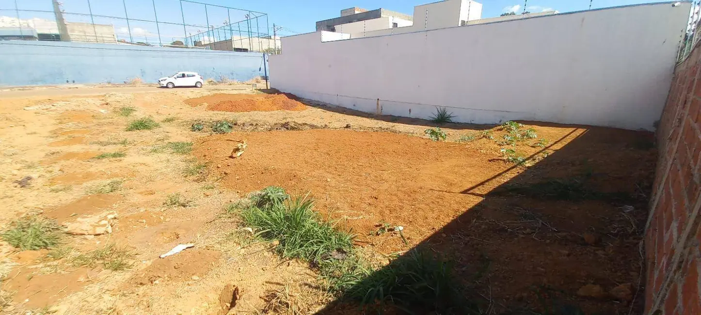Foto 2 de Terreno / Lote à venda, 300m2 em Chácaras Colorado, Anapolis - GO