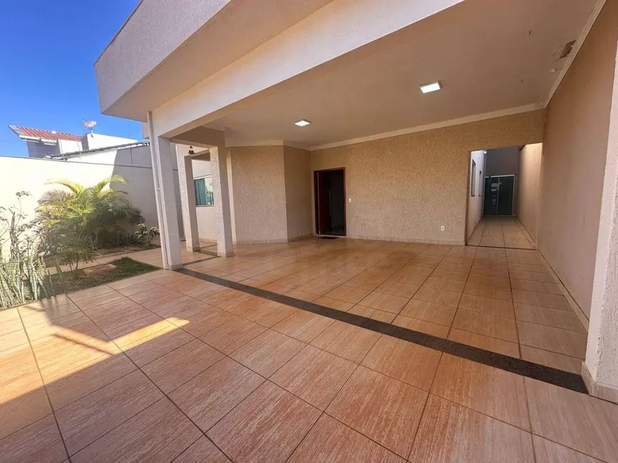 Foto 2 de Casa com 3 quartos à venda, 300m2 em Parque Brasília, Anapolis - GO