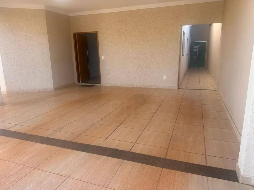 Foto 3 de Casa com 3 quartos à venda, 300m2 em Parque Brasília, Anapolis - GO