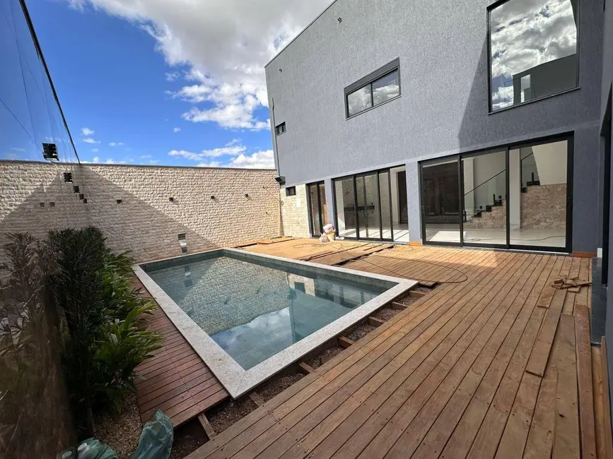 Foto 1 de Casa com 4 quartos à venda, 300m2 em Parque Brasília, Anapolis - GO