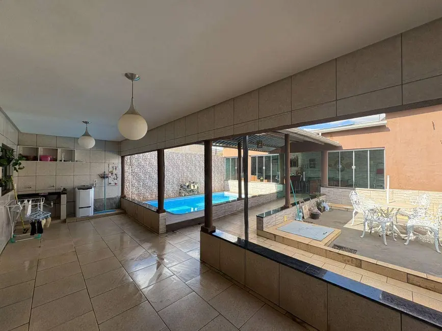 Foto 1 de Casa com 3 quartos à venda, 310m2 em Recanto do Sol, Anapolis - GO