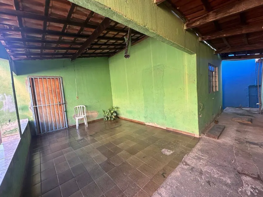 Foto 2 de Casa com 4 quartos à venda, 300m2 em Vila Jaiara, Anapolis - GO