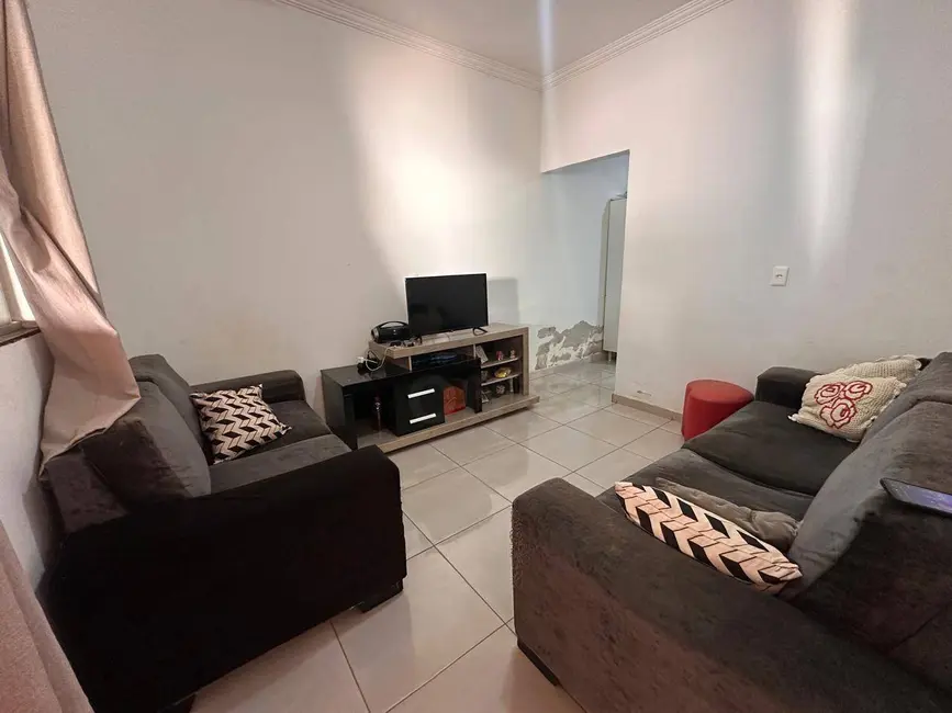 Casa com 2 quartos à venda, 150m2 em Jardim Primavera 1ª Etapa, Anapolis - GO - imagem 2 Foto 2 de Casa com 2 quartos à venda, 150m2 em Jardim Primavera 1ª Etapa, Anapolis - GO