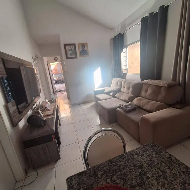 Casa com 3 quartos à venda, 200m2 em Residencial Ipanema, Anapolis - GO - imagem 2 Foto 2 de Casa com 3 quartos à venda, 200m2 em Residencial Ipanema, Anapolis - GO