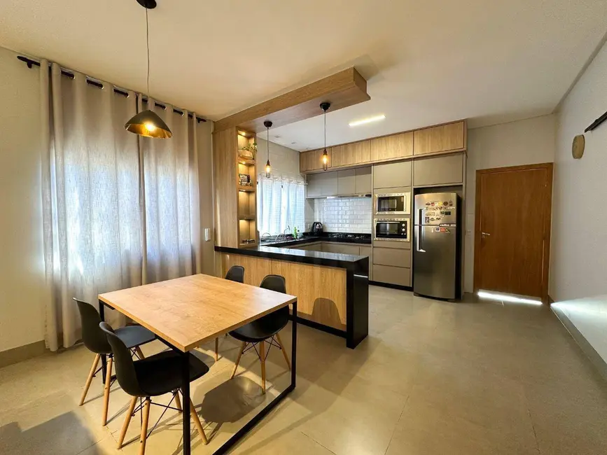 Foto 6 de Casa com 3 quartos à venda, 420m2 em Anápolis City, Anapolis - GO