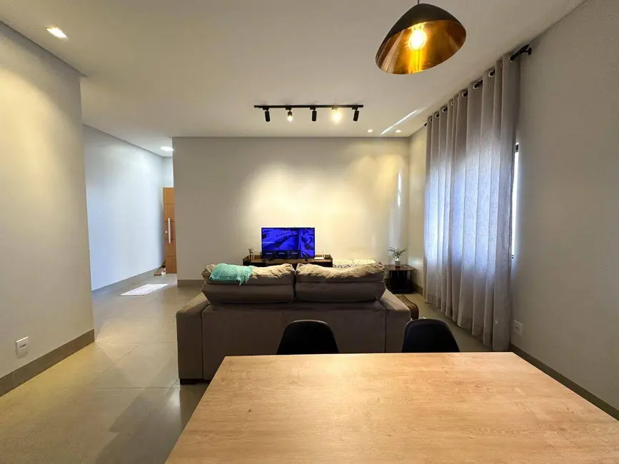 Foto 8 de Casa com 3 quartos à venda, 420m2 em Anápolis City, Anapolis - GO