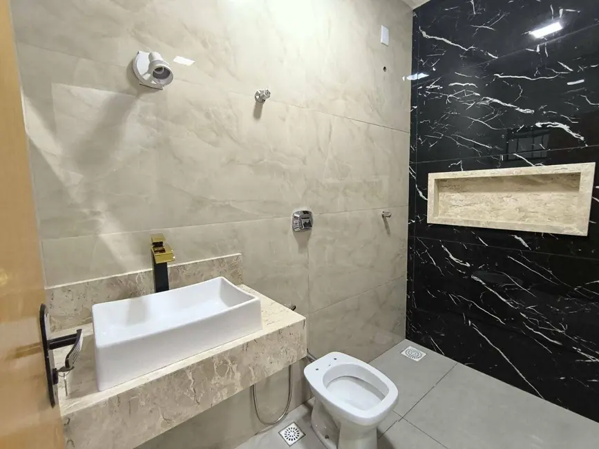 Casa com 3 quartos à venda, 200m2 em Anapolis - GO - imagem 4 Foto 4 de Casa com 3 quartos à venda, 200m2 em Anapolis - GO