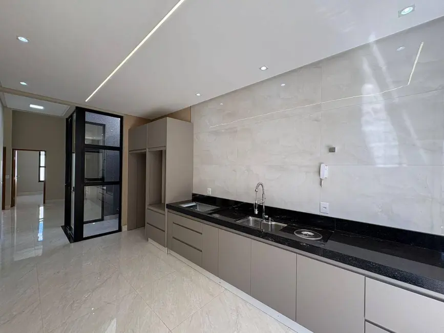 Foto 3 de Casa com 3 quartos à venda, 200m2 em Anapolis - GO