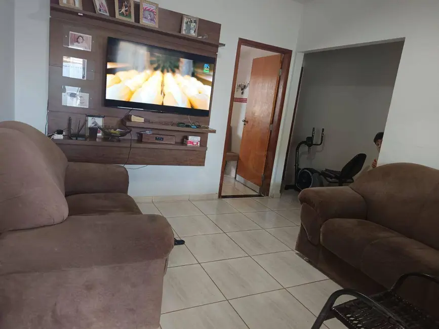 Casa com 3 quartos à venda, 300m2 em Residencial Geovanni Braga, Anapolis - GO - imagem 6 Foto 6 de Casa com 3 quartos à venda, 300m2 em Residencial Geovanni Braga, Anapolis - GO