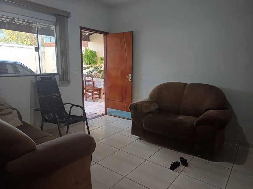 Casa com 3 quartos à venda, 300m2 em Residencial Geovanni Braga, Anapolis - GO - imagem 2 Foto 2 de Casa com 3 quartos à venda, 300m2 em Residencial Geovanni Braga, Anapolis - GO