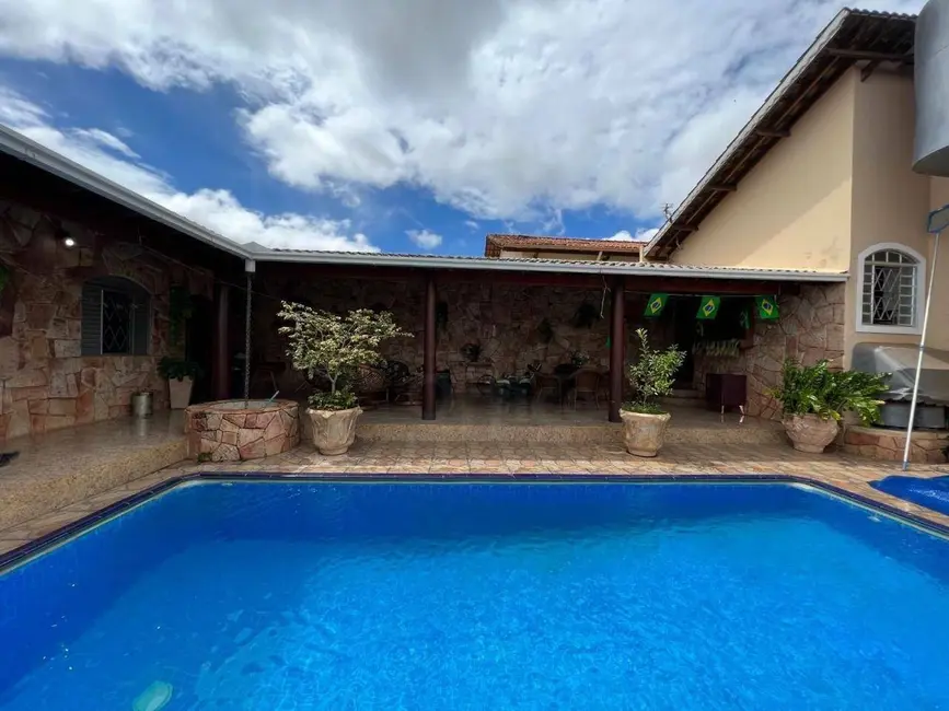 Foto 1 de Casa com 6 quartos à venda e para alugar, 347m2 em Santo André, Anapolis - GO