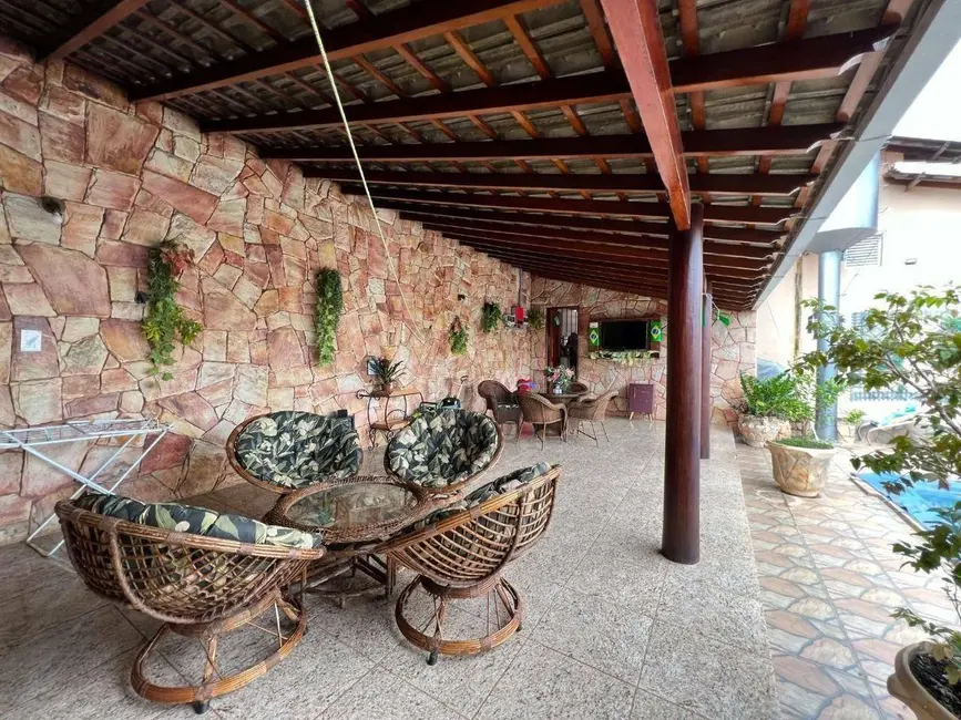 Foto 2 de Casa com 6 quartos à venda e para alugar, 347m2 em Santo André, Anapolis - GO