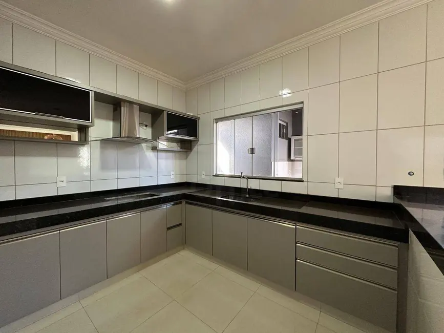 Casa com 3 quartos à venda, 200m2 em Setor Lago dos Buritis, Anapolis - GO - imagem 4 Foto 4 de Casa com 3 quartos à venda, 200m2 em Setor Lago dos Buritis, Anapolis - GO