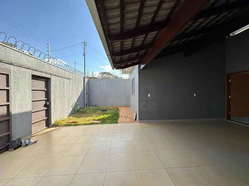 Casa com 3 quartos à venda, 200m2 em Setor Lago dos Buritis, Anapolis - GO - imagem 2 Foto 2 de Casa com 3 quartos à venda, 200m2 em Setor Lago dos Buritis, Anapolis - GO