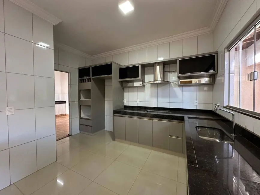 Casa com 3 quartos à venda, 200m2 em Setor Lago dos Buritis, Anapolis - GO - imagem 5 Foto 5 de Casa com 3 quartos à venda, 200m2 em Setor Lago dos Buritis, Anapolis - GO